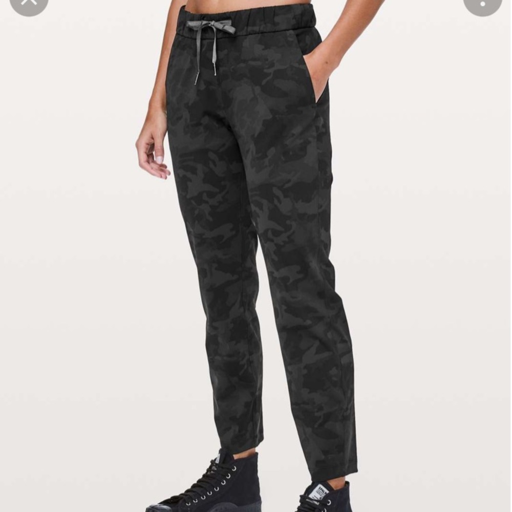 Lululemon on the fly 7/8 pants black camo 4 trousers cropped, city trek move S